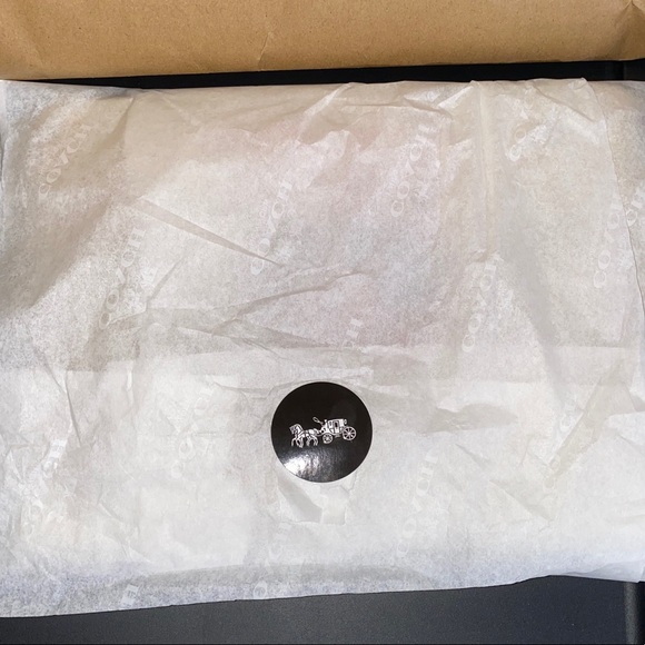 Coach Large Gummy Bear Logo Clutch Cover New Gift - Picture 9 of 9